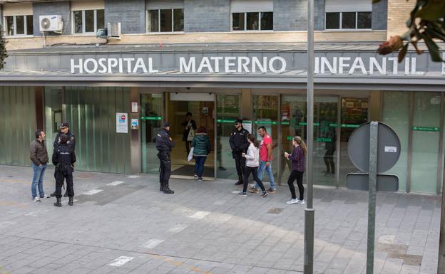 Despliegue policial en el Hospital Materno Infantil de Granada por la agresión a dos pediatras y una enfermera