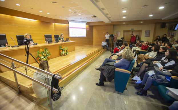 La UGR dice que «no toma partido» en el caso de Juana Rivas y subraya que las jornadas son una «actividad académica»