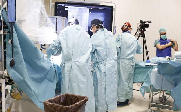 El PTS retransmite en directo desde Granada una cirugía vascular para Madrid, Berlín y Chicago