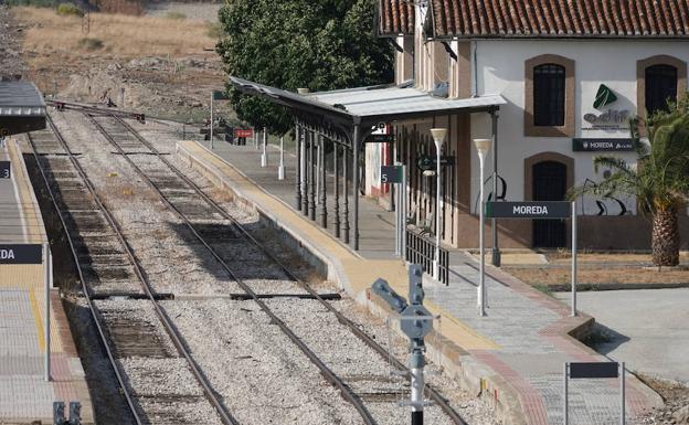 Renfe vende 150 billetes para el nuevo tren a Madrid por Moreda en las primeras horas del día