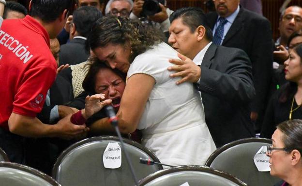 Una diputada se entera del asesinato de su hija en plena sesión del Parlamento mexicano