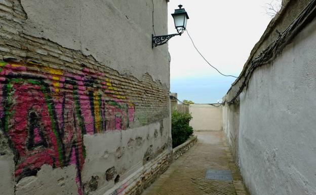 Las cámaras del Albaicín graban 29 infracciones entre pintadas, micciones y botellones