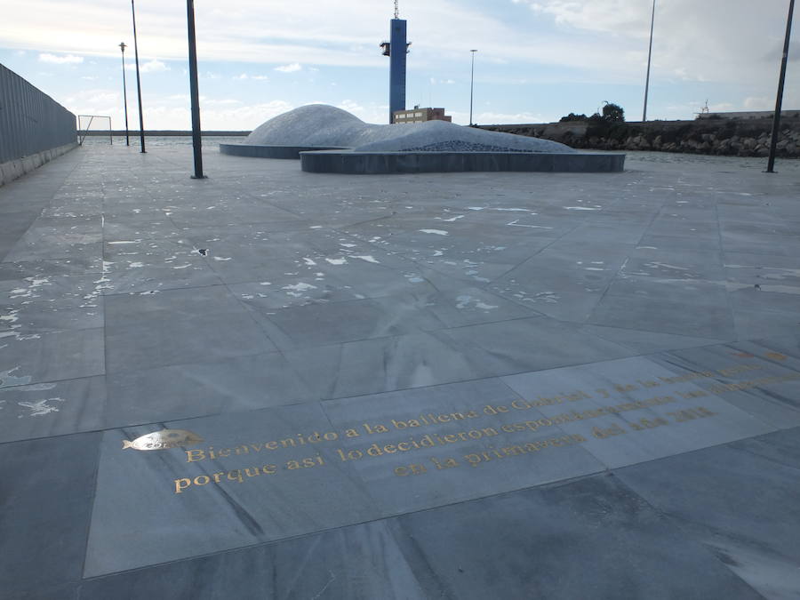 Acaban las obras de La Ballena, donde ya luce el texto en memoria de Gabriel