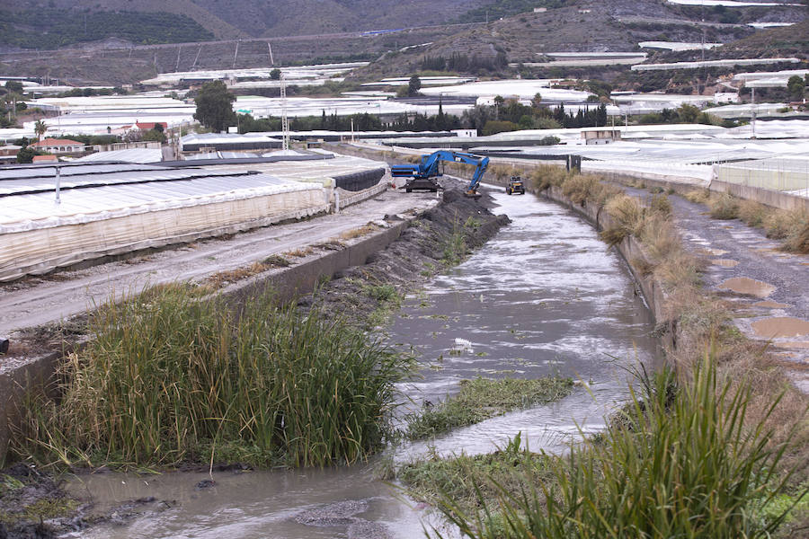 La Costa llega al final del otoño con sólo cuatro ramblas limpias