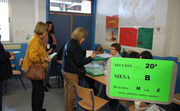 Vox irrumpe con fuerza en el mapa político de Almería, con el PP como primer partido y un PSOE que sigue 'desangrándose'