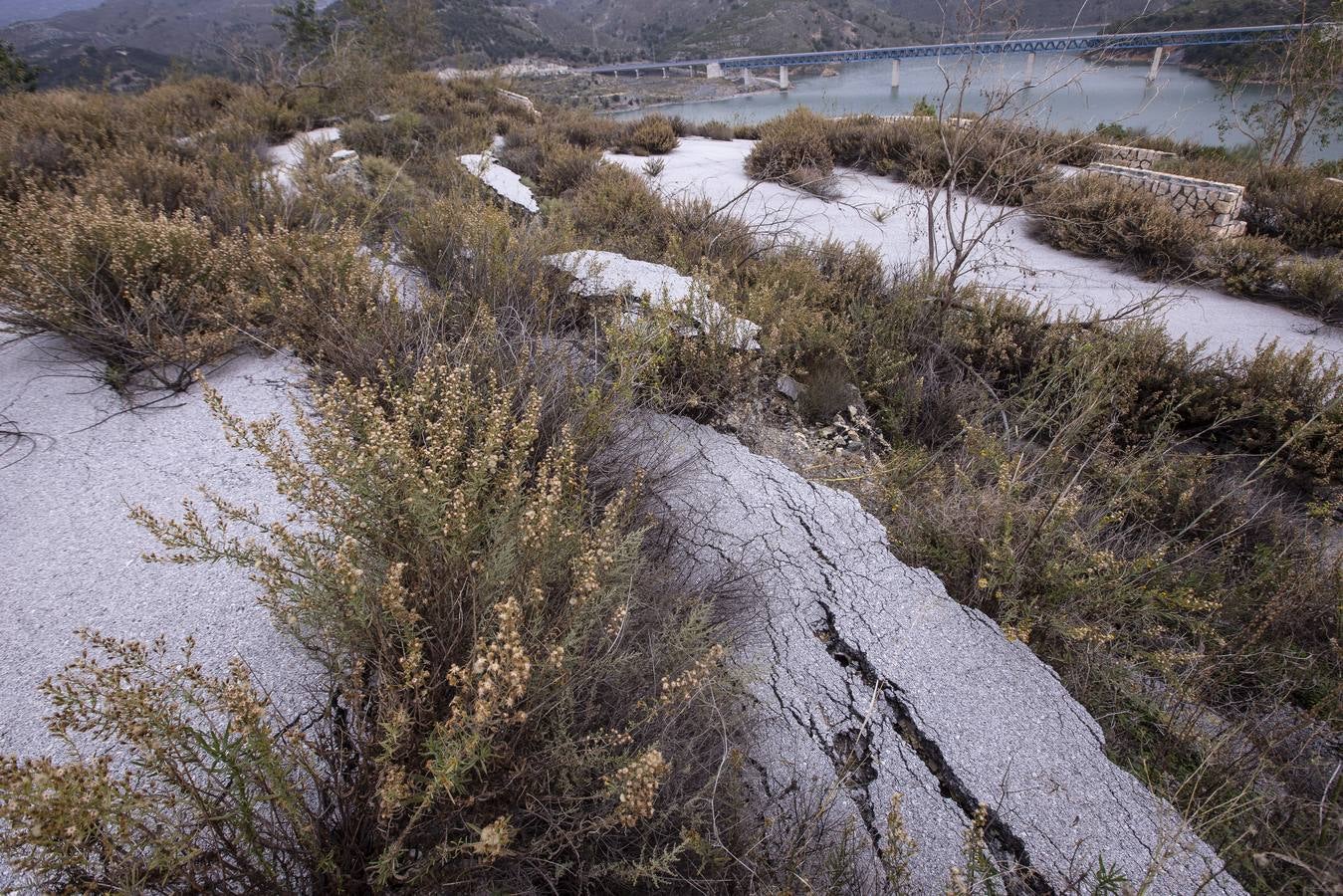 El mirador de la N-323, tragado por la tierra