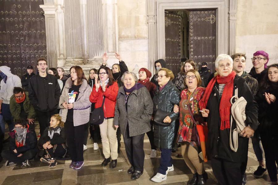 200 personas se concentran en Plaza Nueva para protestar por la sentencia de La Manada