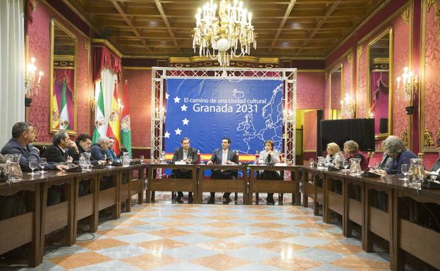 El alcalde resalta el trabajo de Granada para la Capitalidad Cultural frente al proyecto de Burgos: «Lo tiene muy complicado»