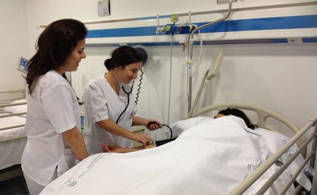 El Defensor del Pueblo investigará cómo se puntúa la actividad científica en la bolsa de empleo del SAS