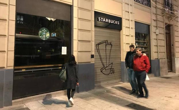 Clausuran el Starbucks de Gran Vía por falta de documentación