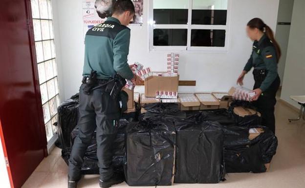 Tres detenidos en Guarromán con 10.250 cajetillas de tabaco de contrabando