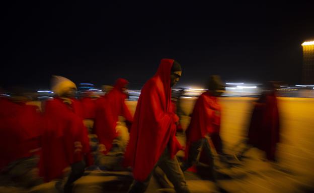 Trasladan al Puerto de Motril a 81 personas rescatadas de dos pateras