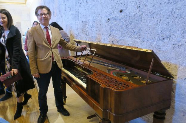 La Alhambra compra y restaura un histórico piano del convento de las Bernardas