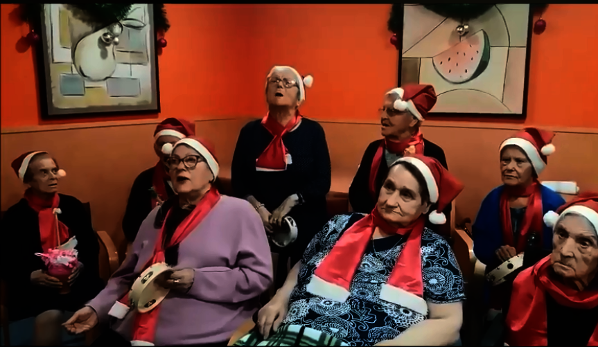 La entrañable felicitación navideña de los usuarios de una residencia de Santiago-Pontones