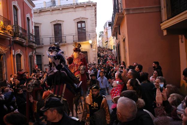 Melchor, Gaspar y Baltasar se dejan agasajar por una Almería feliz