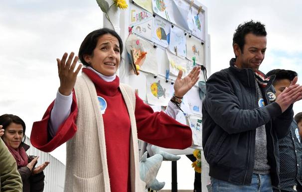 Los padres de Gabriel entregan la recaudación de la campaña 'Marea de Buena Gente' a asociaciones