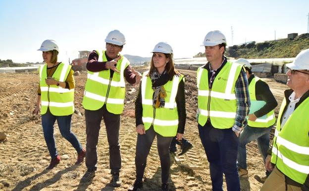 Medio Ambiente limpia los cauces de los municipios de la Costa