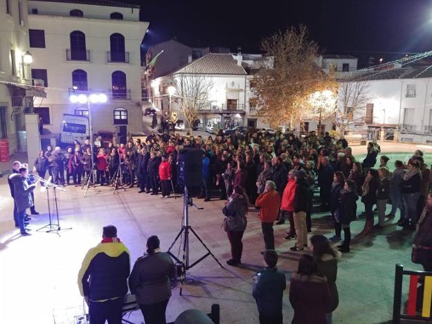 Huelma muestra su apoyo al vecino que sufrió una agresión homófoba