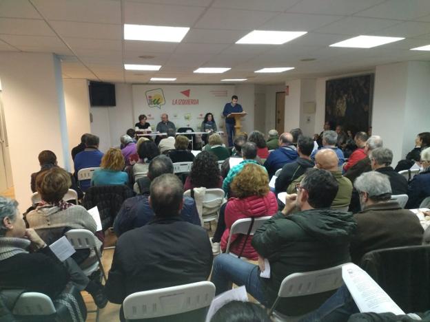 La militancia de IU en Almería vota a favor de que Román sea la portavoz