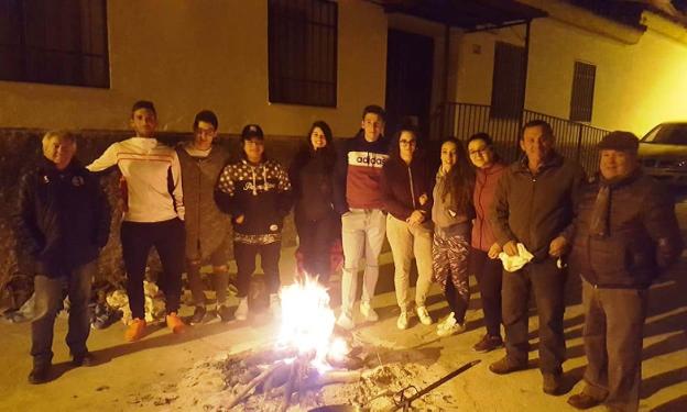 Quesada se convierte en una antorcha de 51 lumbres en la noche antesala de San Antón