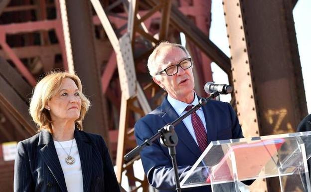 El ministro niega problemas con el Provincial y pide a la Diputación más 'papeles'