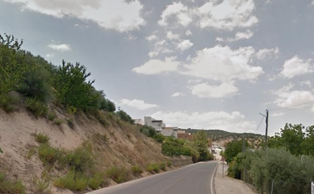 Cuatro personas heridas en la colisión entre dos coches en Castillo de Locubín