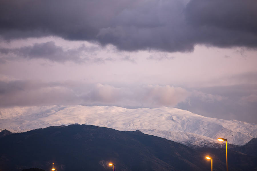 El blanco se apodera de Sierra Nevada por una intensa nevada