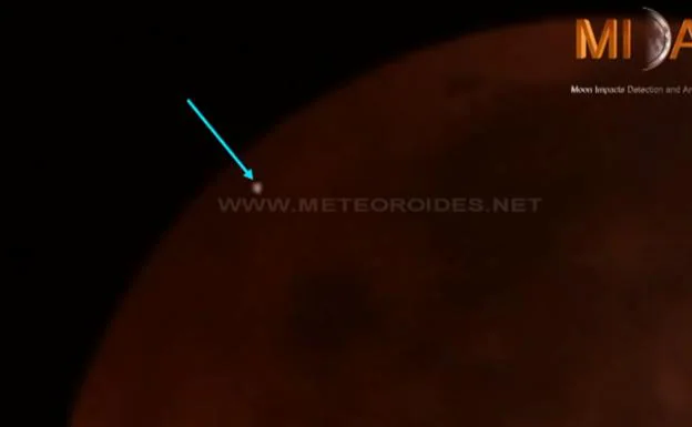 Una roca impacta contra la Luna durante el eclipse total