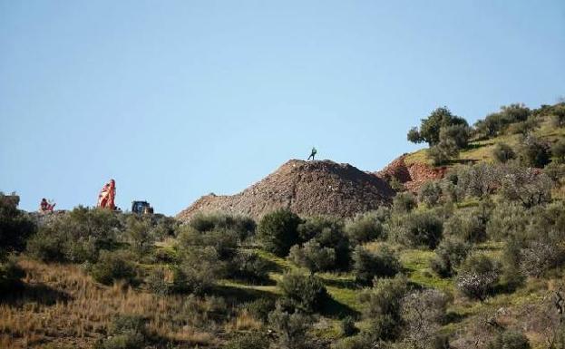 Los mineros que excavan el túnel horizontal para llegar a Julen trabajarán de rodillas en turnos de 40 minutos