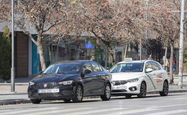 Uber circula con 50 coches bajo amenaza de sanción si pasa por zonas restringidas