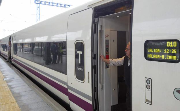El AVE entre Antequera y Madrid, paralizado en las vías durante 40 minutos por una avería
