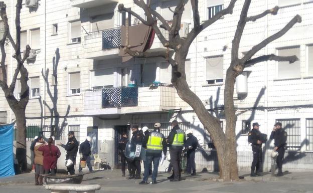 Intervención policial contra los enganches ilegales en Molino Nuevo