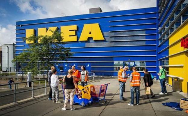 El TSJA avala el despido de un empleado de Ikea grabado que cobró 4 euros de menos a unos «amigos»