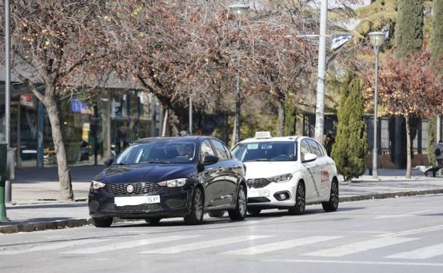 La Policía Local explica cómo deben funcionar los VTC en Granada: qué pueden y no pueden hacer
