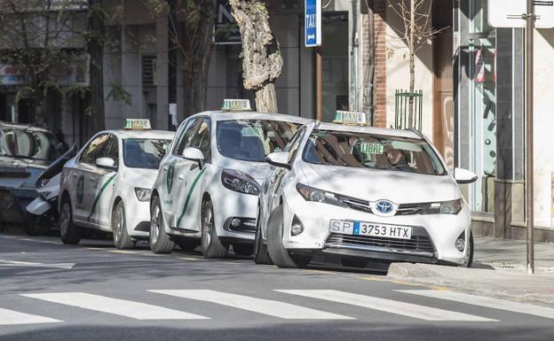 La Gremial del Taxi de Granada tilda de «montaje» las denuncias de ataques de conductores de Uber