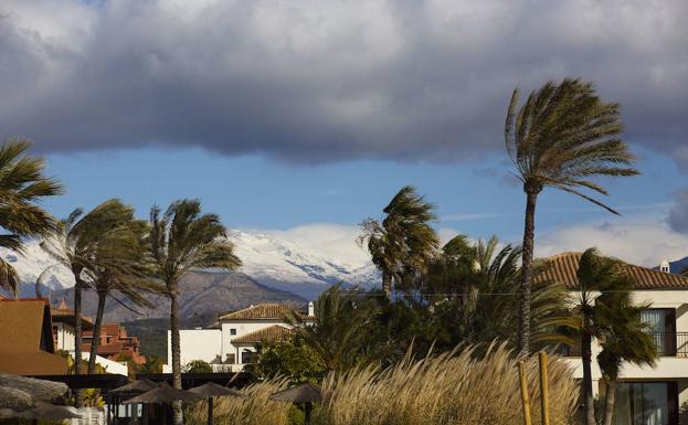 La alerta amarilla por fuerte viento se mantiene este miércoles en la Costa Tropical de Granada