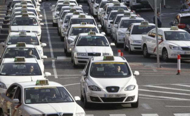 ¿Cuánto cuesta una licencia de taxi? ¿Y una de VTC?