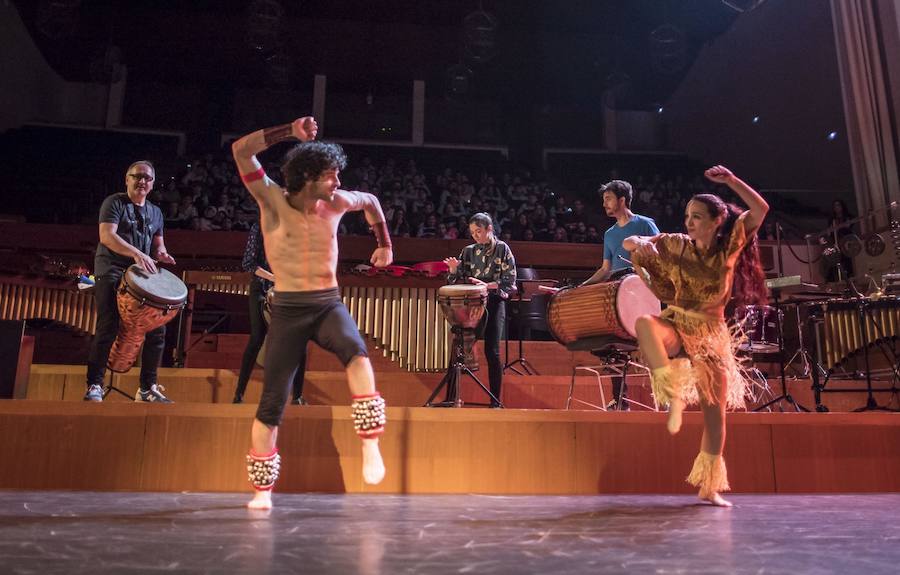 El Auditorio Falla se abre a los ritmos del mundo ante 2.200 niños