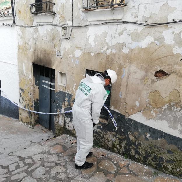 Detenido por homicidio tras hallar restos humanos en una casa incendiada en Martos
