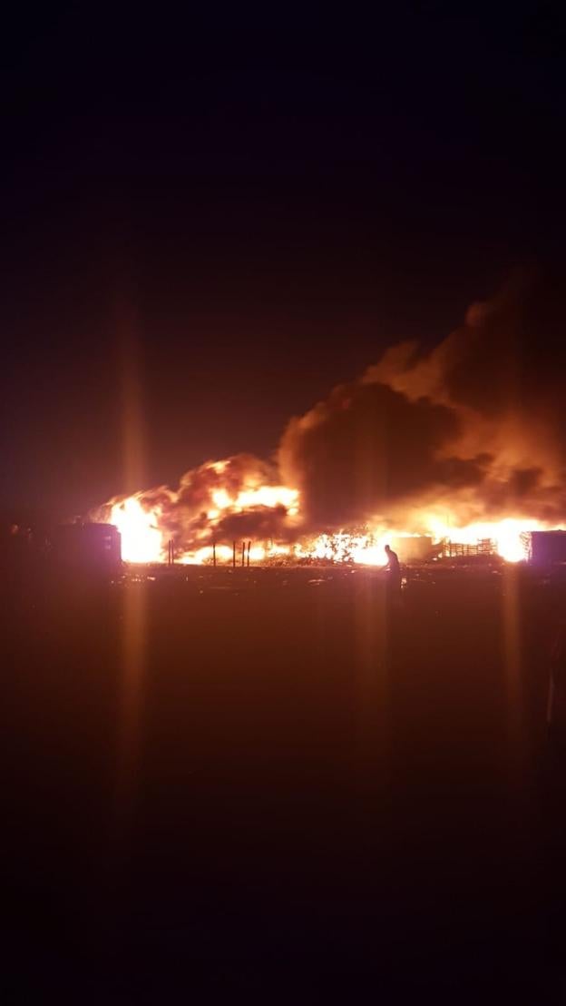 Un nuevo incendio calcina el 80% del poblado chabolista de Los Nietos