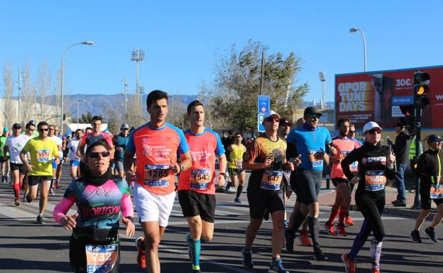 El Mouaziz y Amebaw ganan la Media Maratón Ciudad de Almería