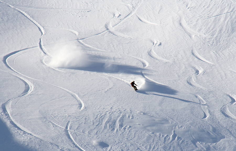 Sierra Nevada se llena con largas colas para poder esquiar