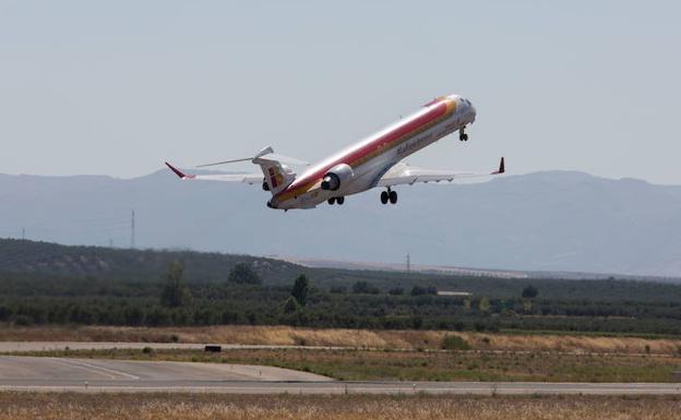 El primer vuelo a Madrid, otra vez en el aire por motivos económicos