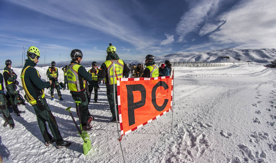 Formación de guardias civiles en Sierra Nevada