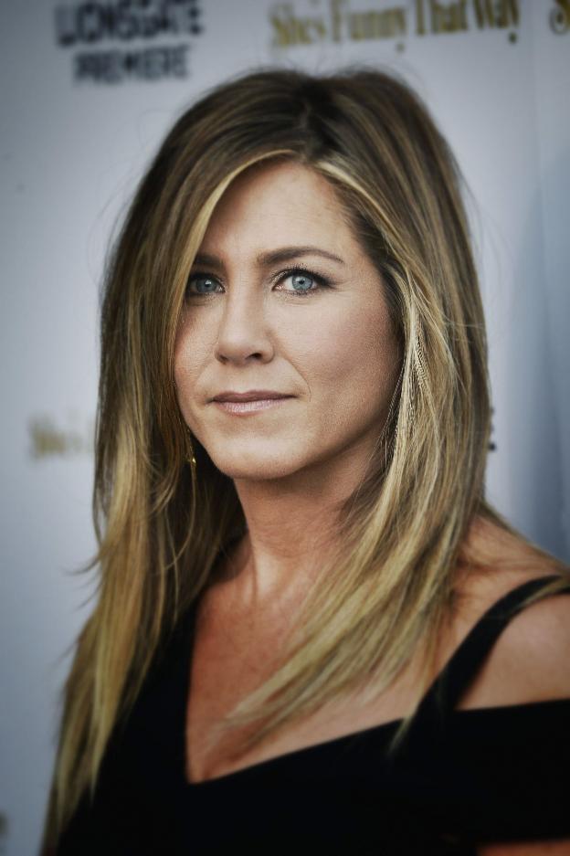 Jennifer Aniston cumple 50 años junto a sus ex
