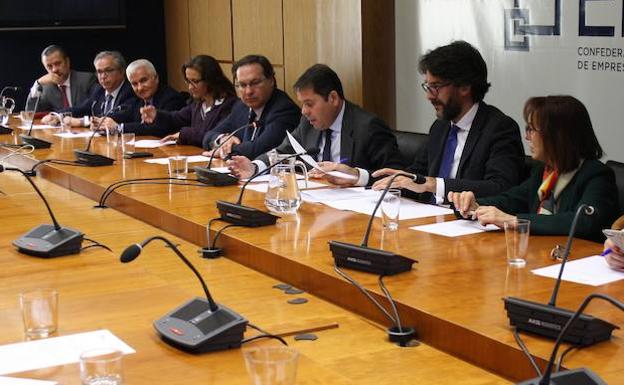 Los empresarios rechazan la posible reforma laboral «sin diálogo alguno»