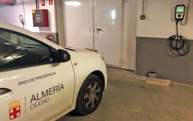 El Consistorio de Almería se 'enchufa' a la movilidad verde