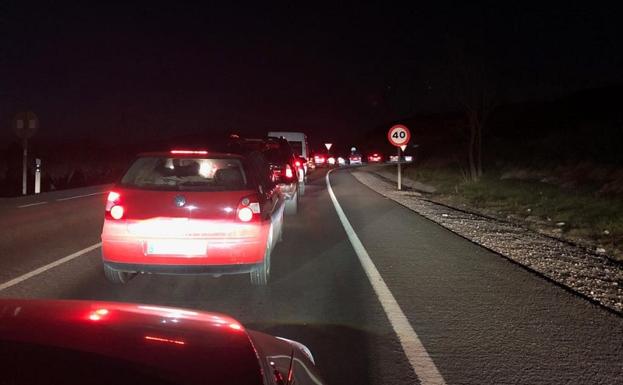 Las obras de la A-44 colapsan la autovía y la antigua carretera nacional otro domingo más
