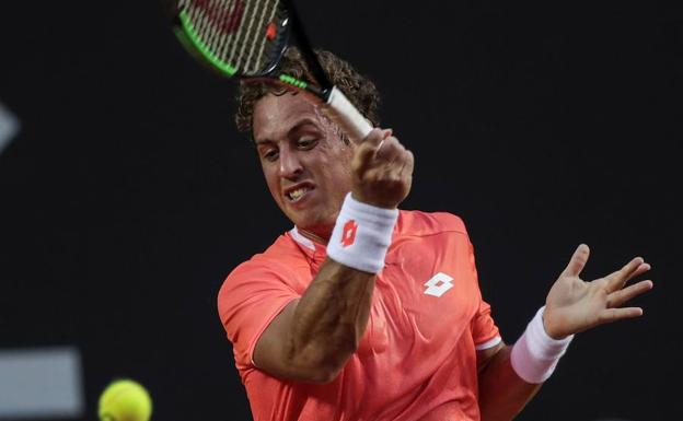 Carballés remonta ante Marterer y accede a octavos en el Brasil Open