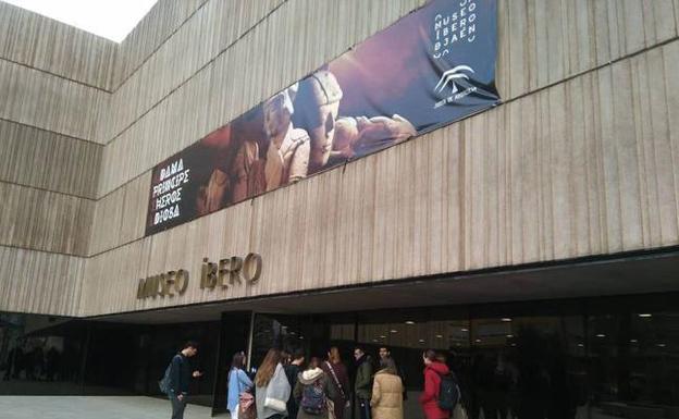 Diálogo literario entre Eslava Galán y Posteguillo en torno al mundo ibero